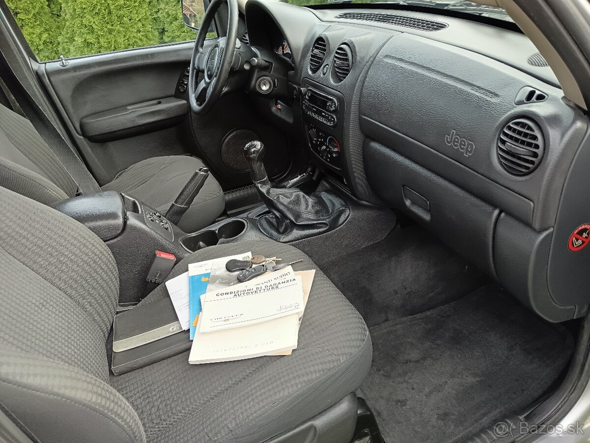 Jeep cherokee kj 2,5 105kw 5st manuál 4x4 - 11