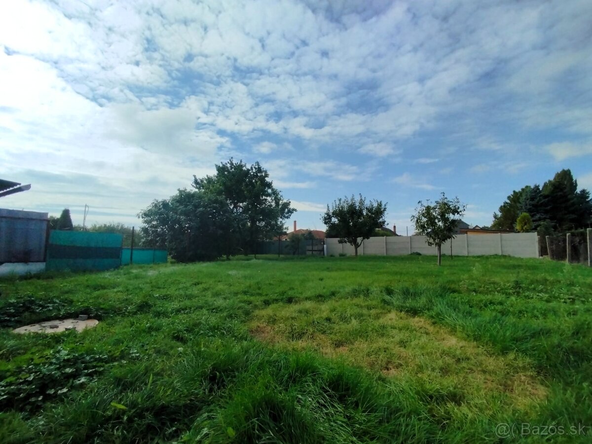 Rodinný dom s pozemkom 822 m2 vo Veľkom Mederi - 11