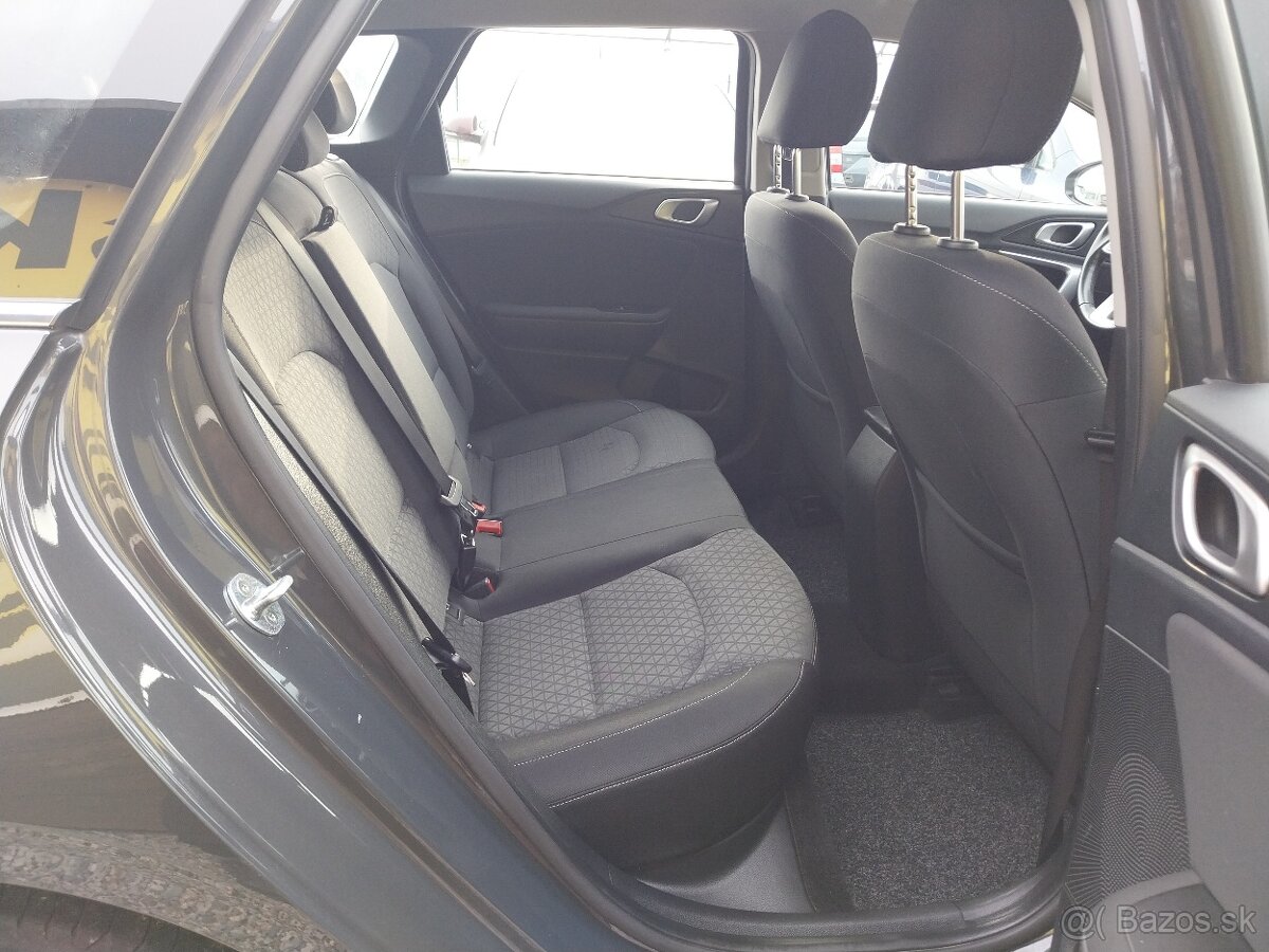 Kia Ceed SW 1.6 CRDi Silver - 11