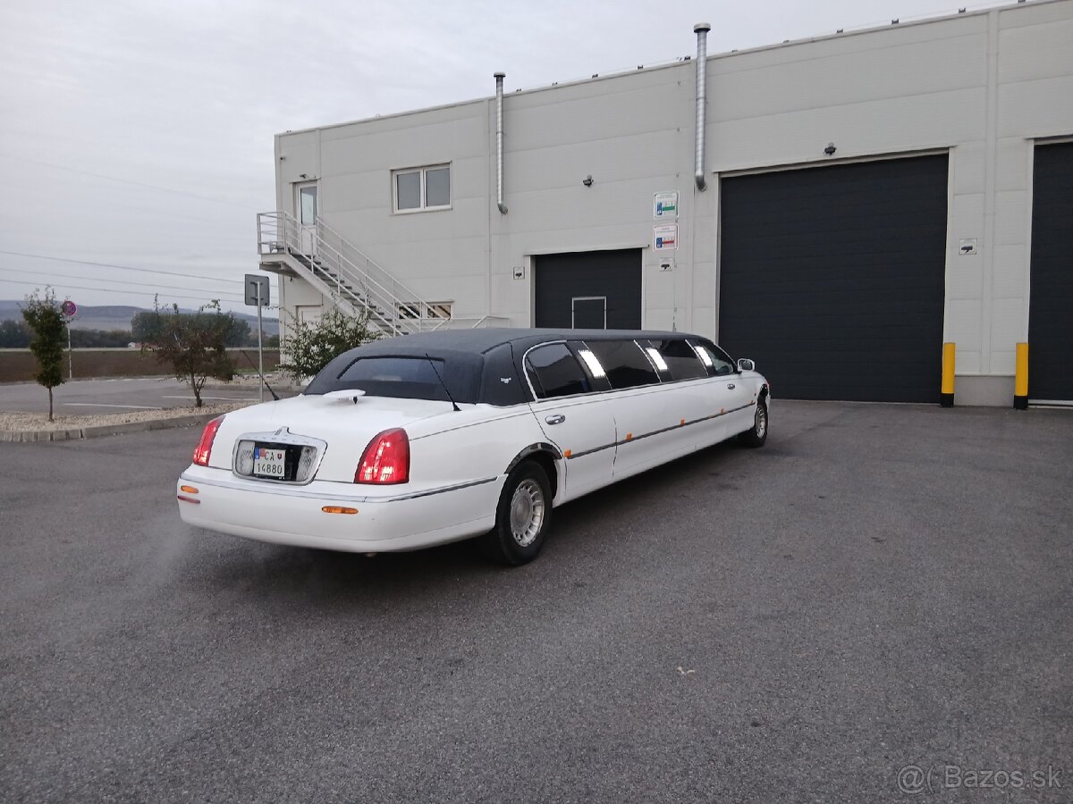 Limousine lincoln town car - 11