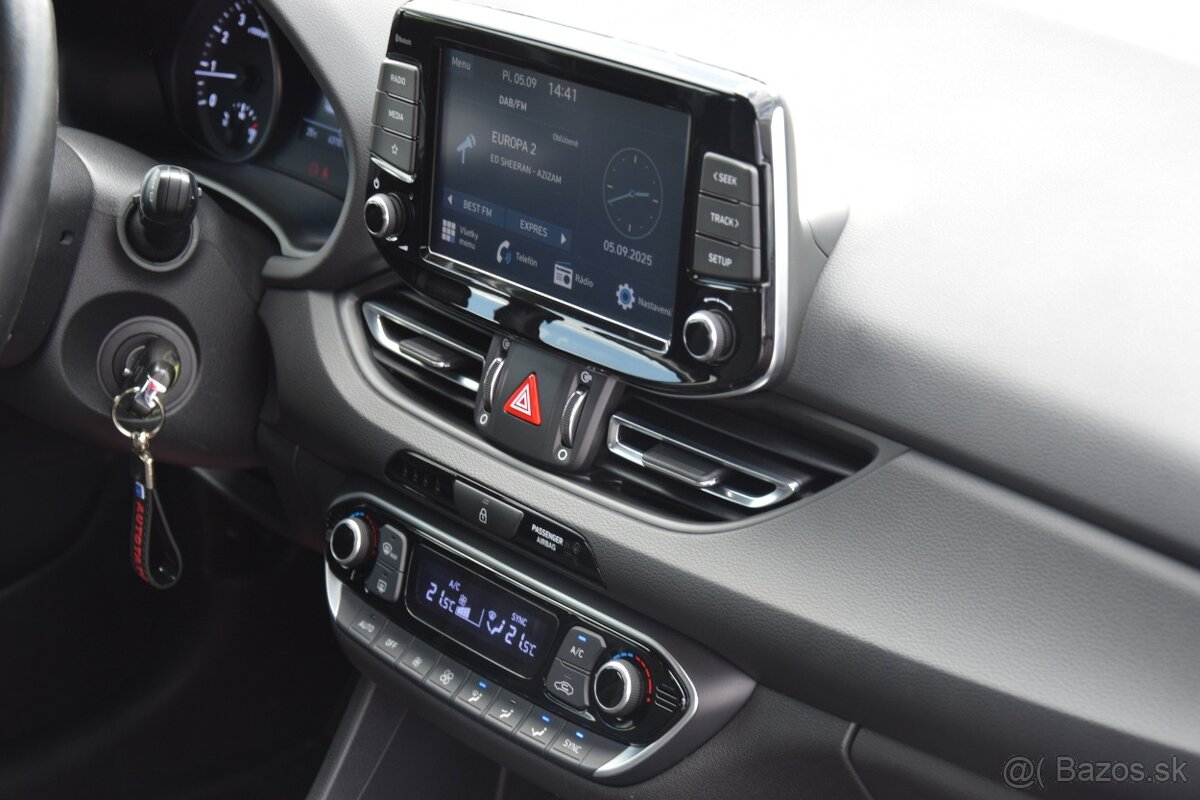 Hyundai i30 CW 1.5 118 kw - 63 100 km - odpočet DPH - 11