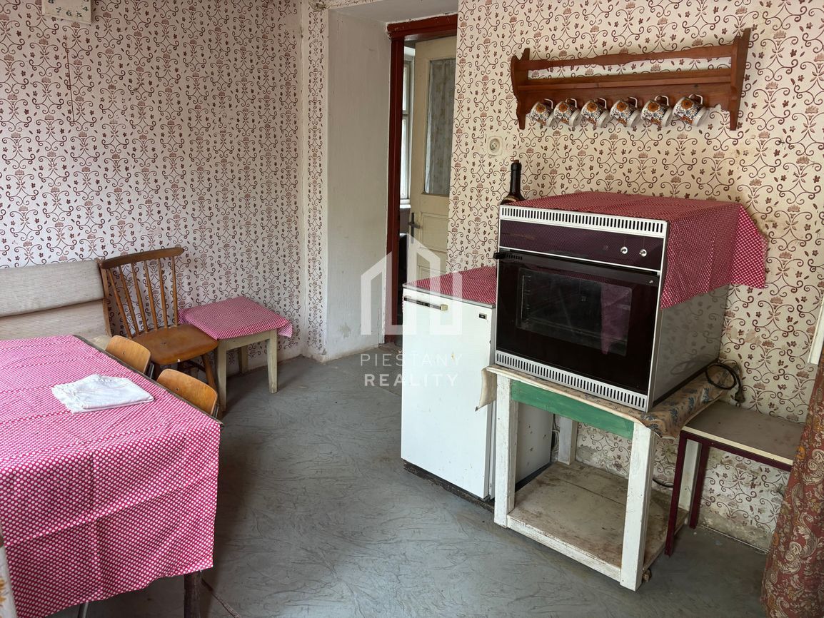 Predaj vidieckej chalupy s kúzlom minulosti v srdci kopaníc - 11