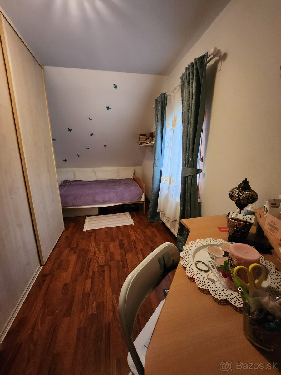 Novší, poschodový rod.dom M.Lapáš na 11á pozemku - 11