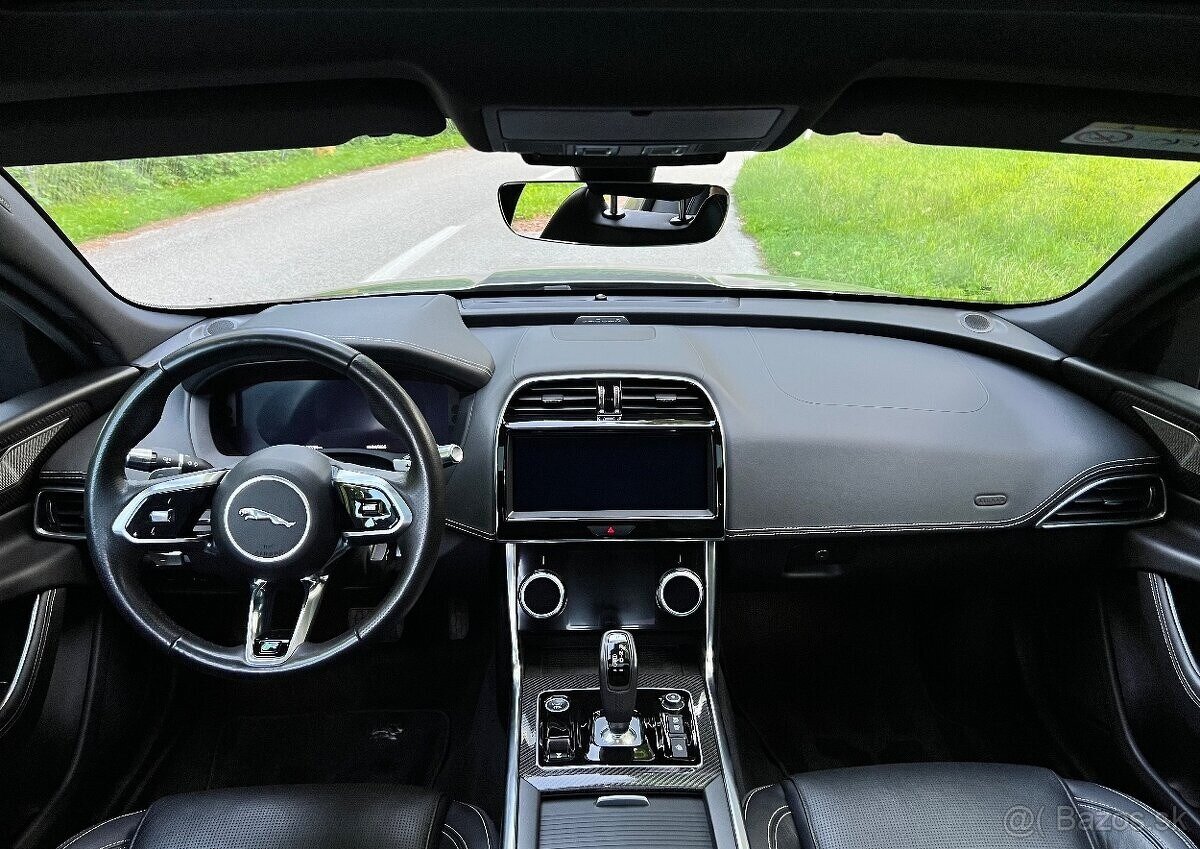 🚗Jaguar XE 2.0D I4 R-Dynamic HSE AT - 11