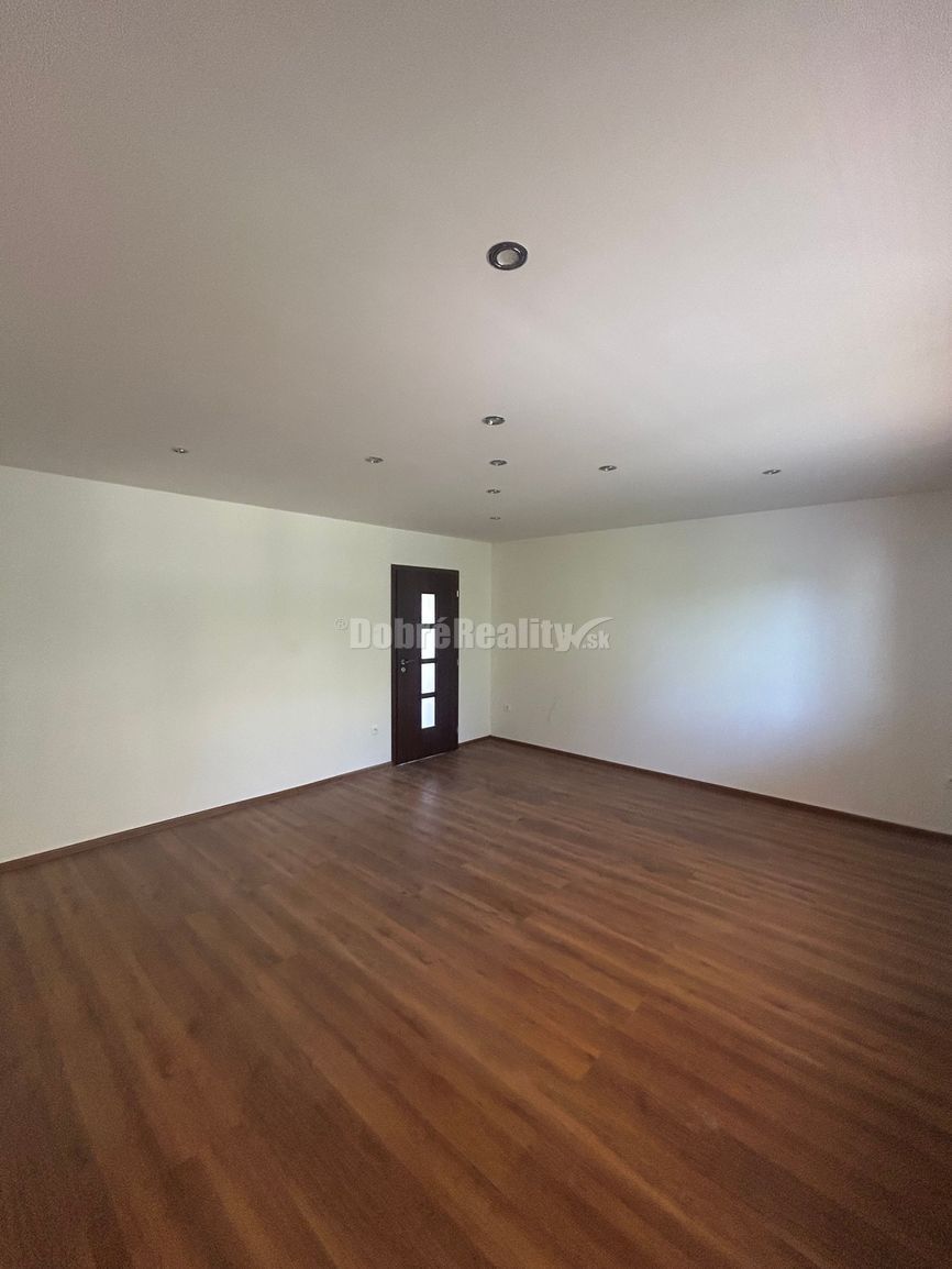 Prenájom 3izb bytu pri Gymnáziu - 11