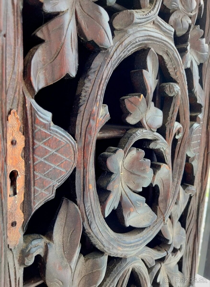 STAROŽITNÁ RUČNÁ DREVOREZBA / ÚLOŽNÁ SKRINKA / 19 x 36 x 67 - 11