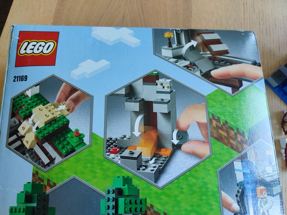 21169 Lego Minecraft - Prvé dobrodružstvo - 11