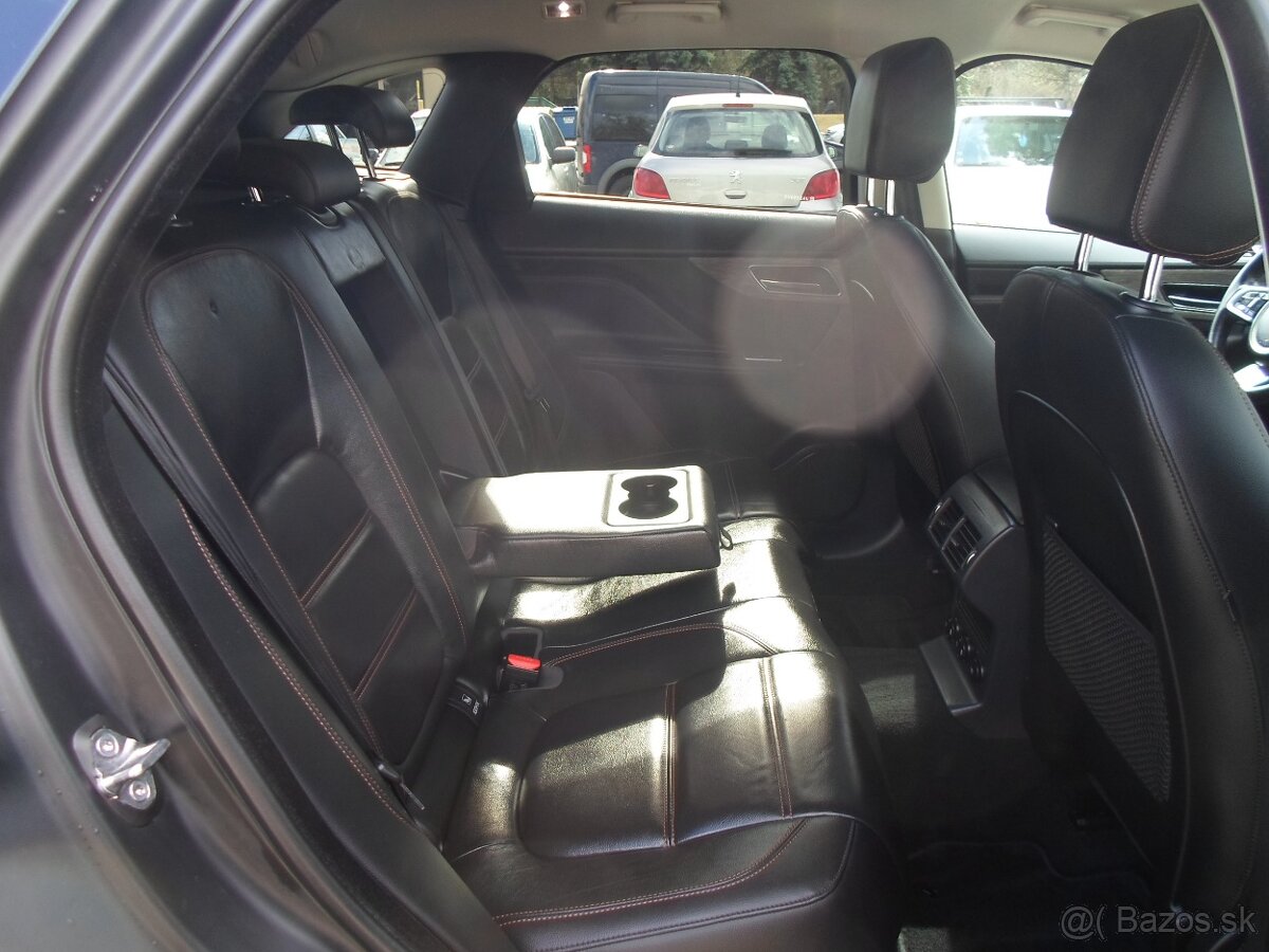 Jaguar F-Pace 2.0D I4 240k Prestige AWD A/T - 11