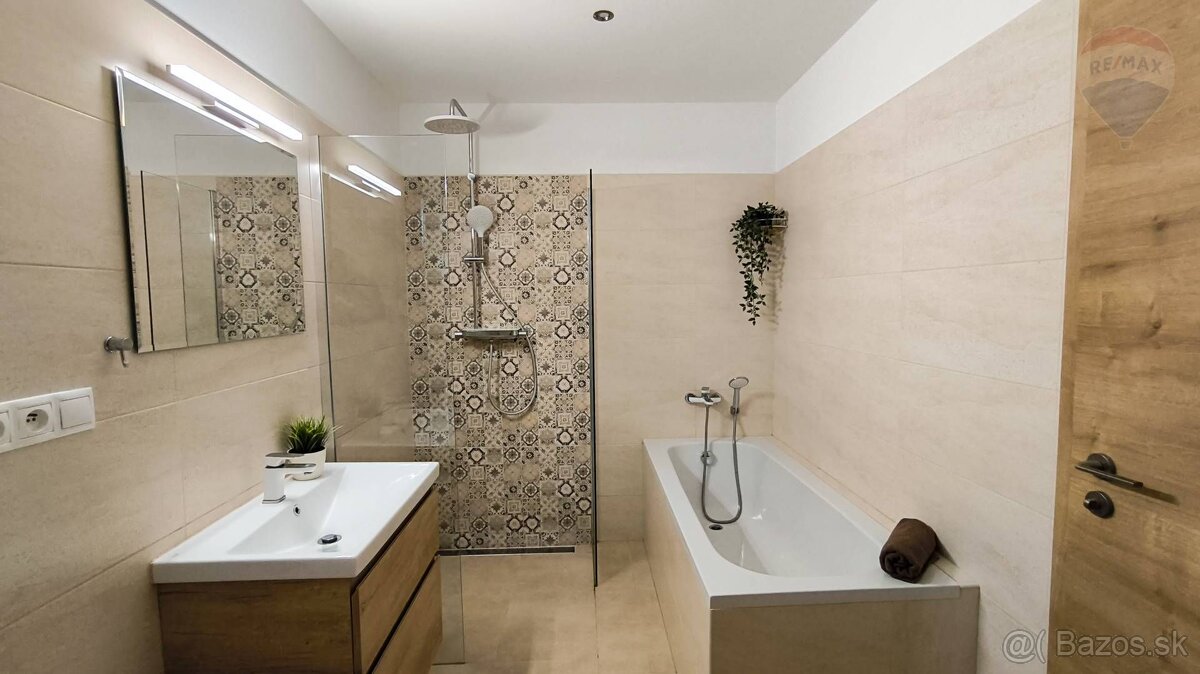 NA PREDAJ: 4-izbový rodinný dom s terasou a bazénom, Most pr - 11