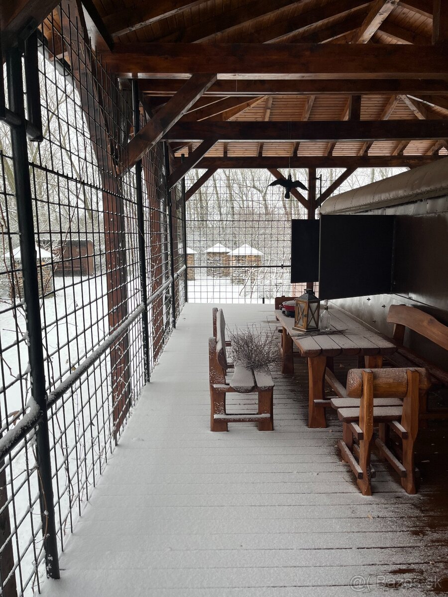 Na predaj pozemok o rozlohe 292000 m2 s poľovníckou chatou - 11