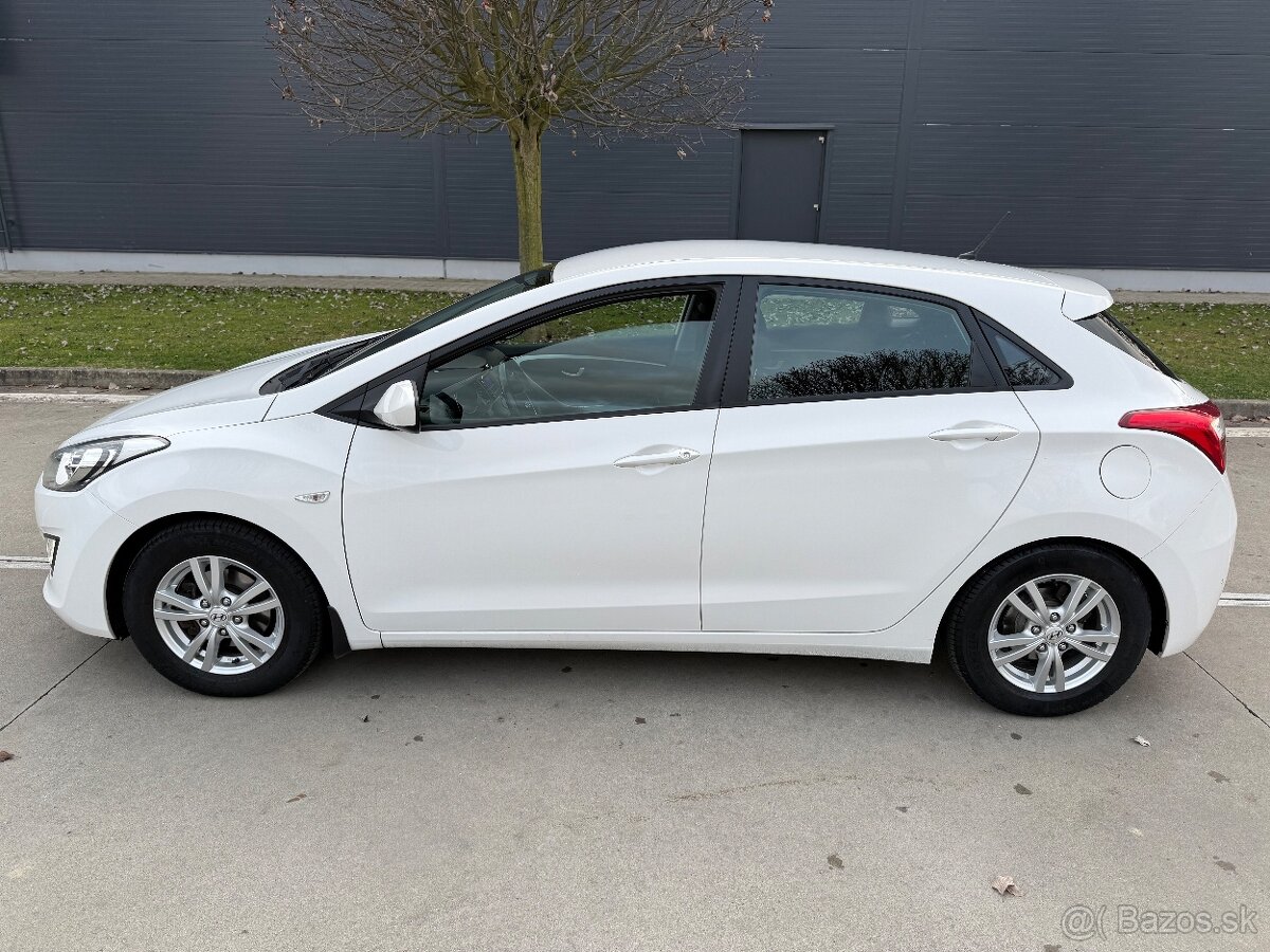 Hyundai i30 1.4i Benzin MPI DOHC CVVT Comfort//SK VOZIDLO// - 11
