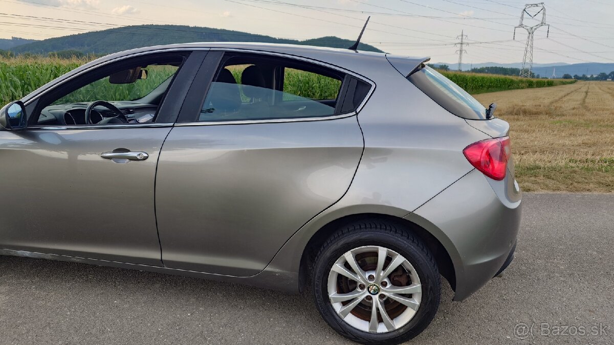 Predám Alfa Romeo Giulietta 1.6 JTD Distinctive - 11