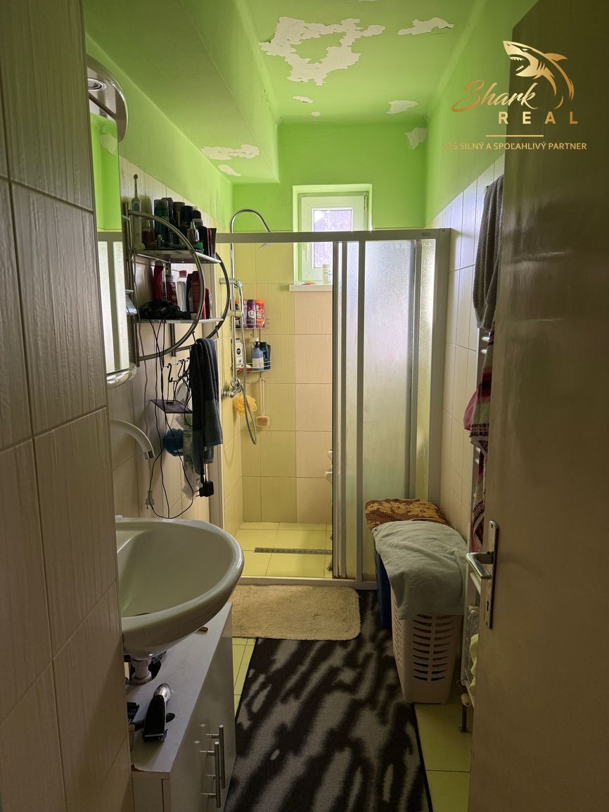 Na predaj starší 3-izbový rodinný dom Pezinok - Grinava - 11