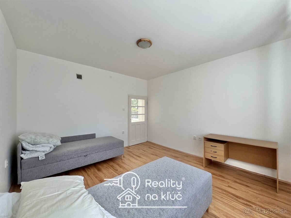 Na predaj zrekonštruovaný 4-izbový rodinný dom v Nesvadoch - 11