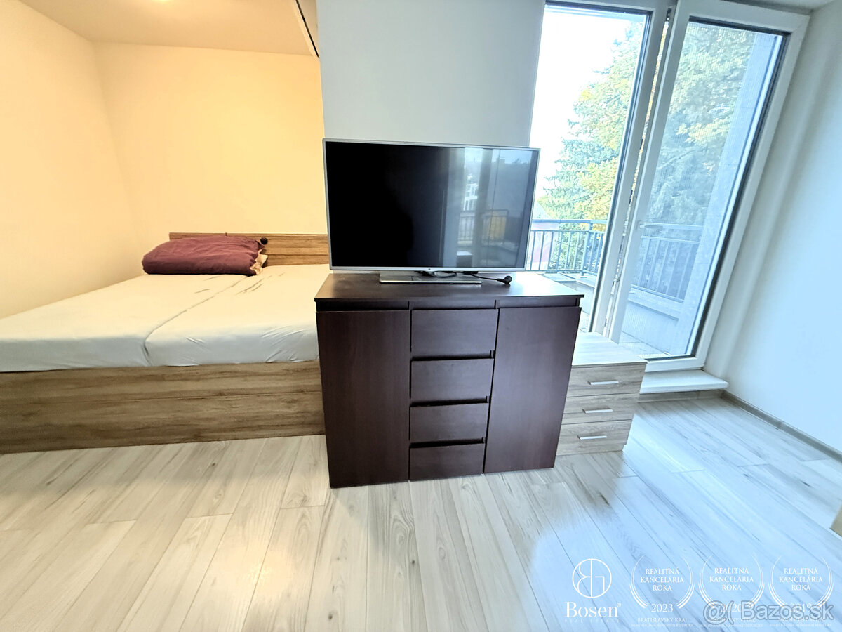 LOYALTERS | 5 izbový rodinný dom v dvojdome - Stupava - 11