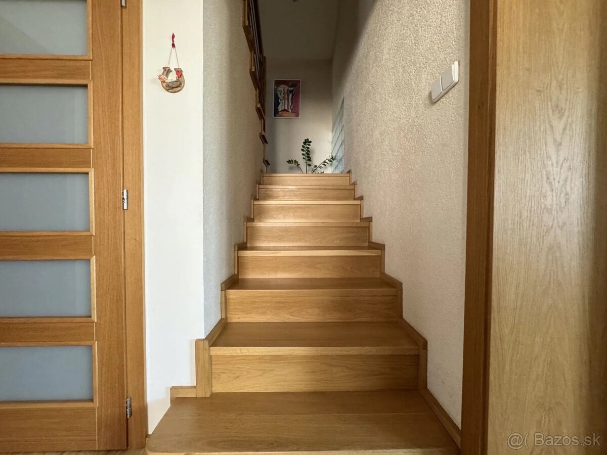 Na predaj komfortný 6-izbový rodinný dom s garážou - 11