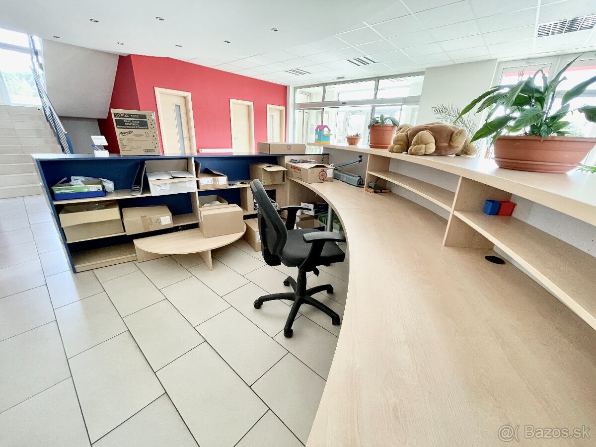 Na prenájom administratívno-skladový areál v Prievidzi - 11