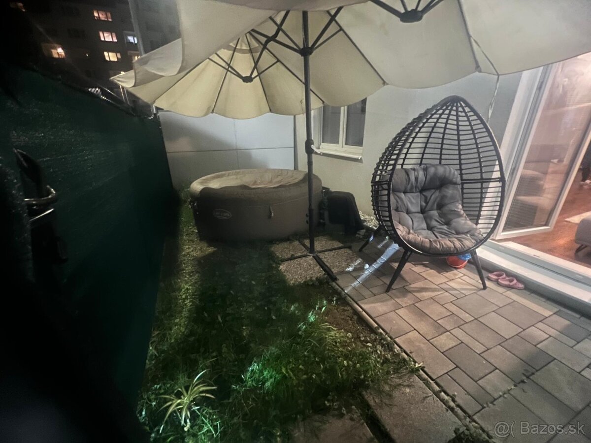 Moderný 2 izbový byt s veľkou záhradkou - 11