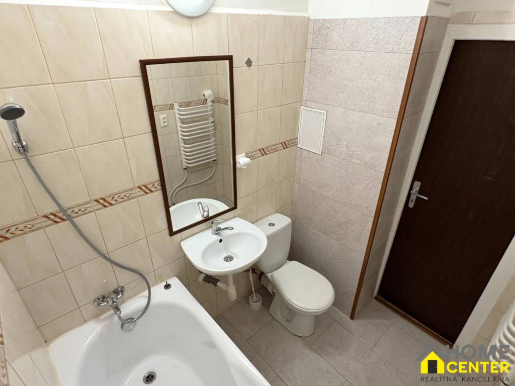 NA PRENÁJOM 1 izbový zrekonštruovaný byt v Komárne - 11