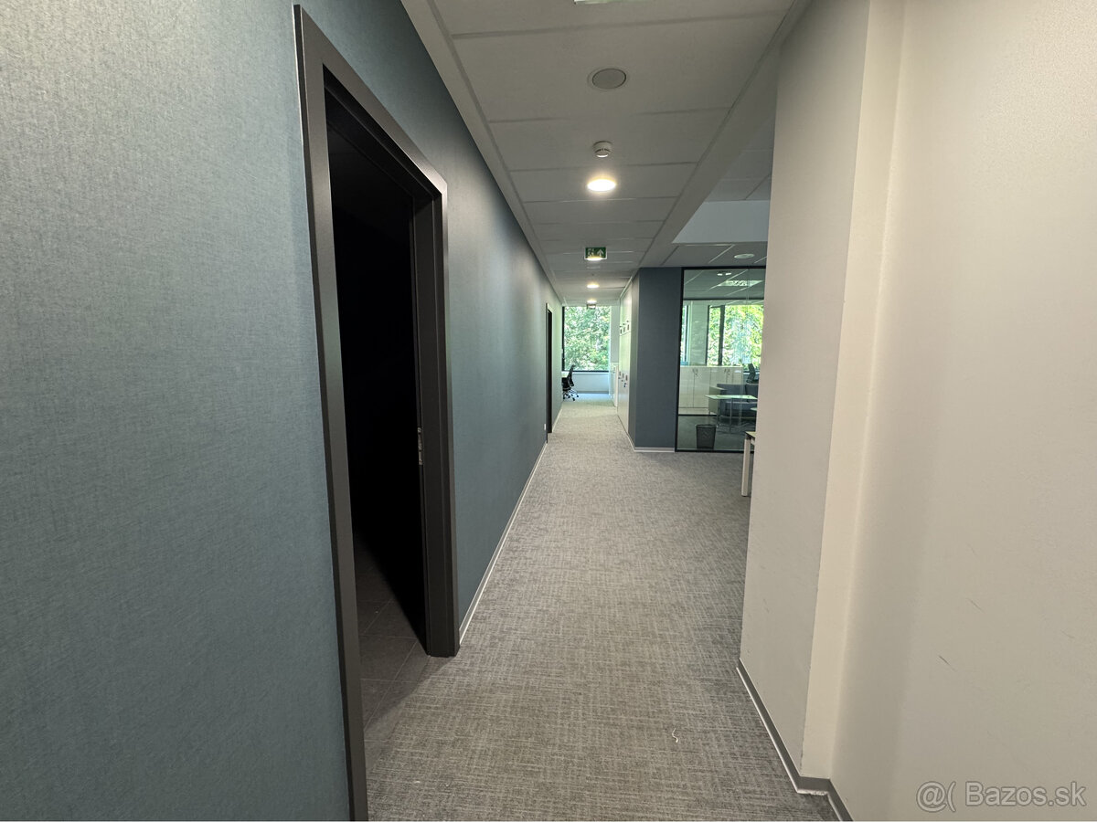 Prenájom samostatného kancelárskeho traktu 620 m² pri nábrež - 11