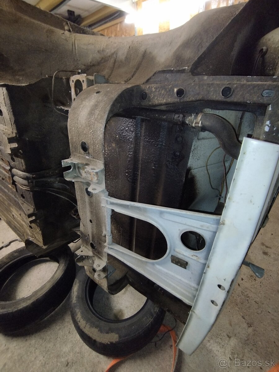 Karoséria Škoda 120 - 11