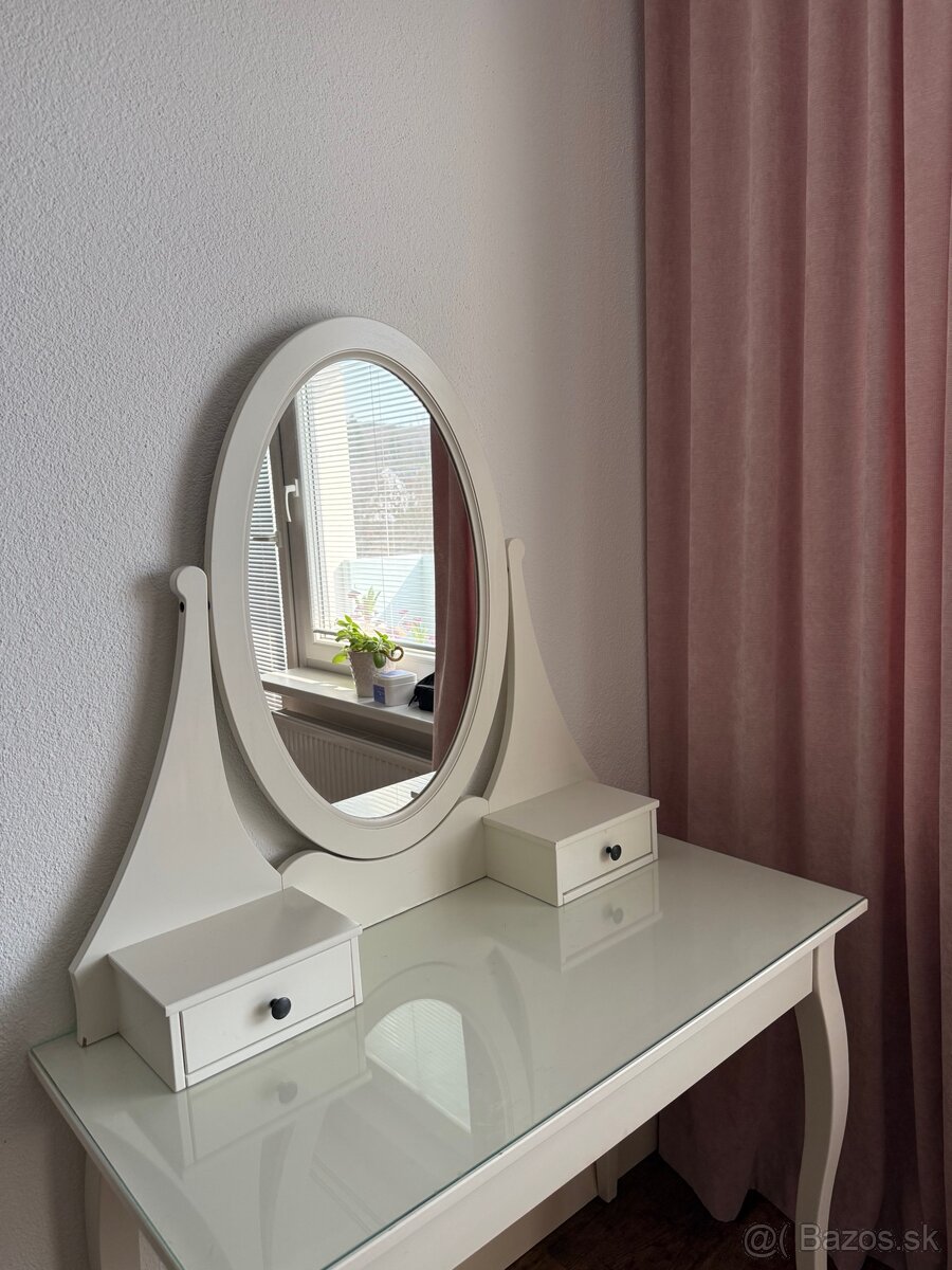 Kozmetický toaletný stolík - 11