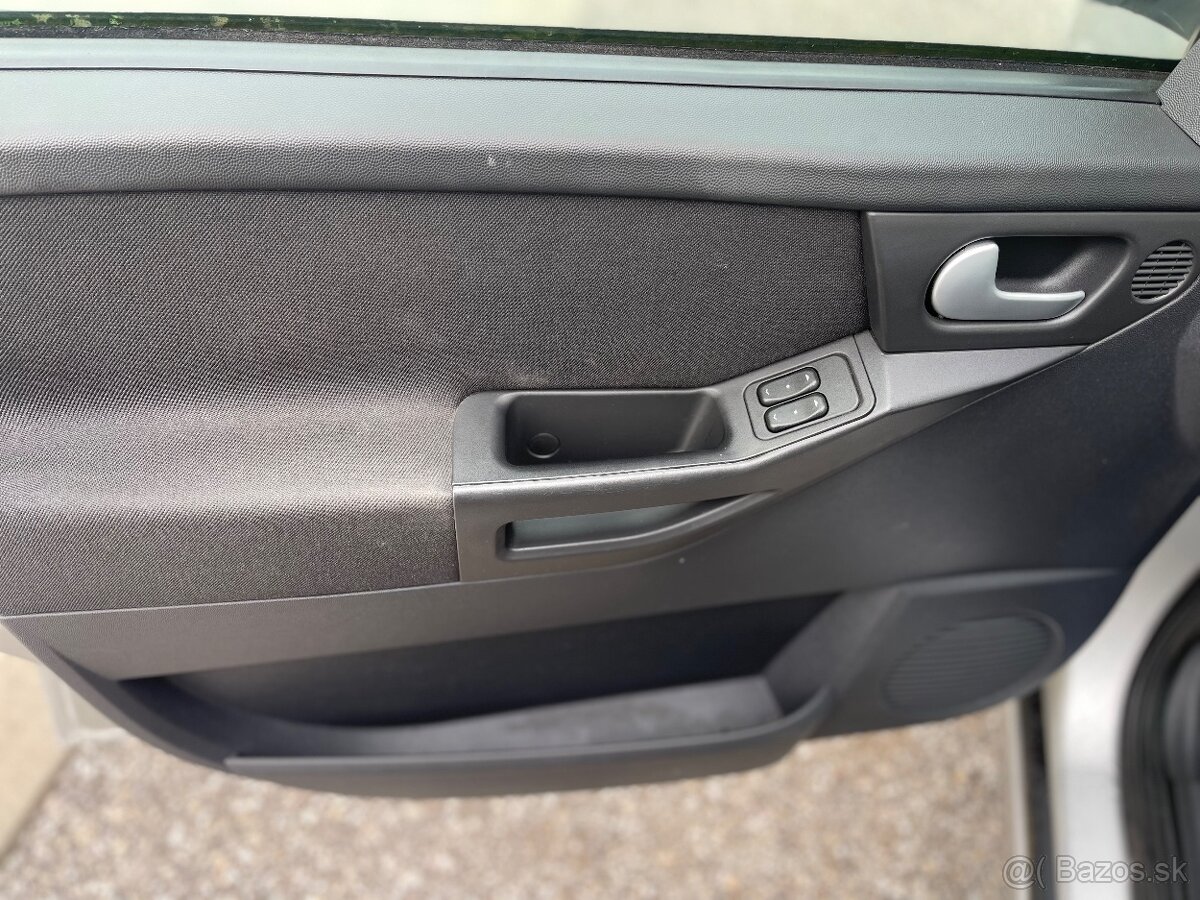 Opel Meriva 1,3 cdti Najazdených originál len 70.000km - 11