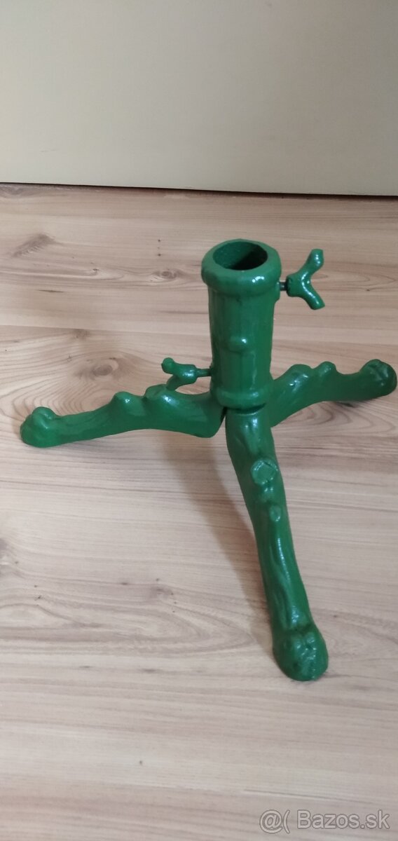 Retro liatinové stojany pre vianočný stromček - 11