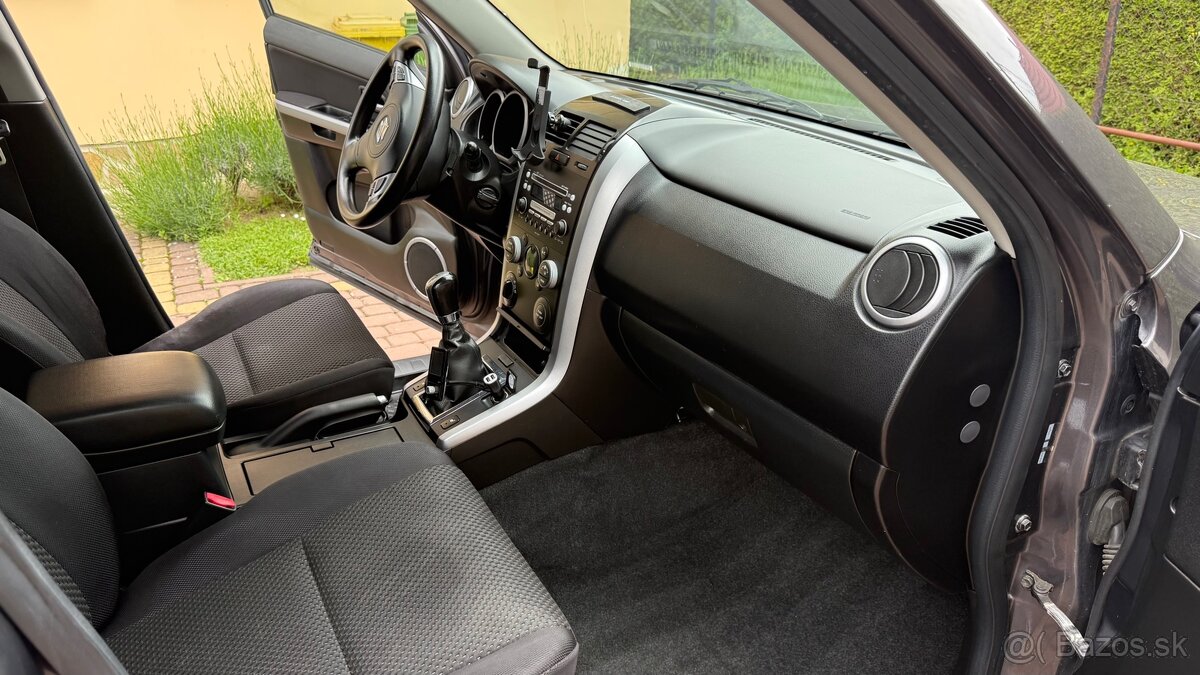 Suzuki Grand Vitara 2.4i, benzin + LPG - 11