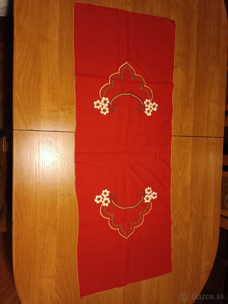 Vyšívané obrusy a ďalšie predmety - 11