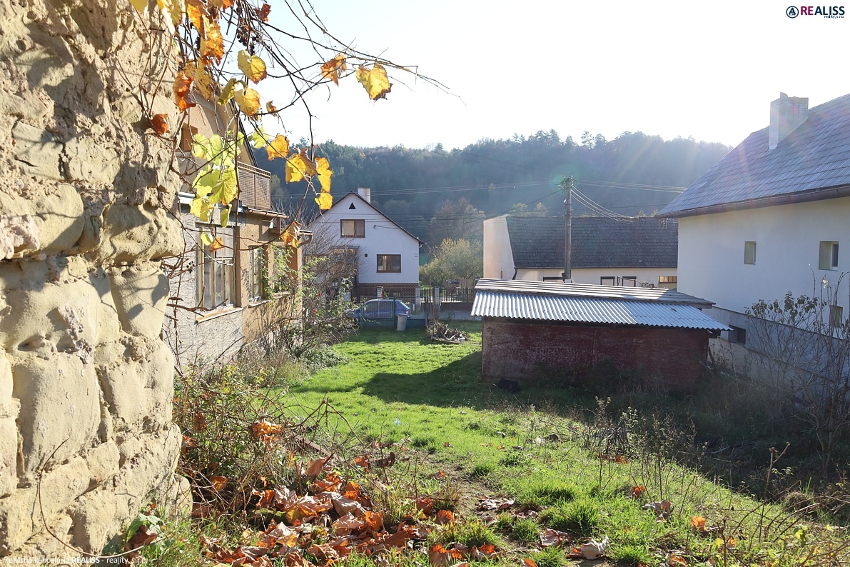Rodinný dom s rozľahlým pozemkom 2.131 m2. v nádhernom prost - 11
