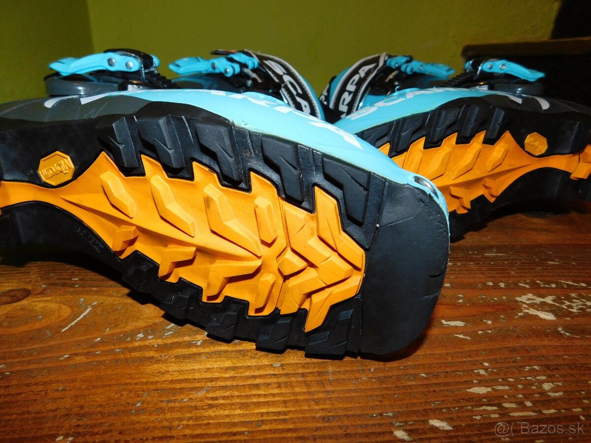 Scarpa č-39/40 - 11