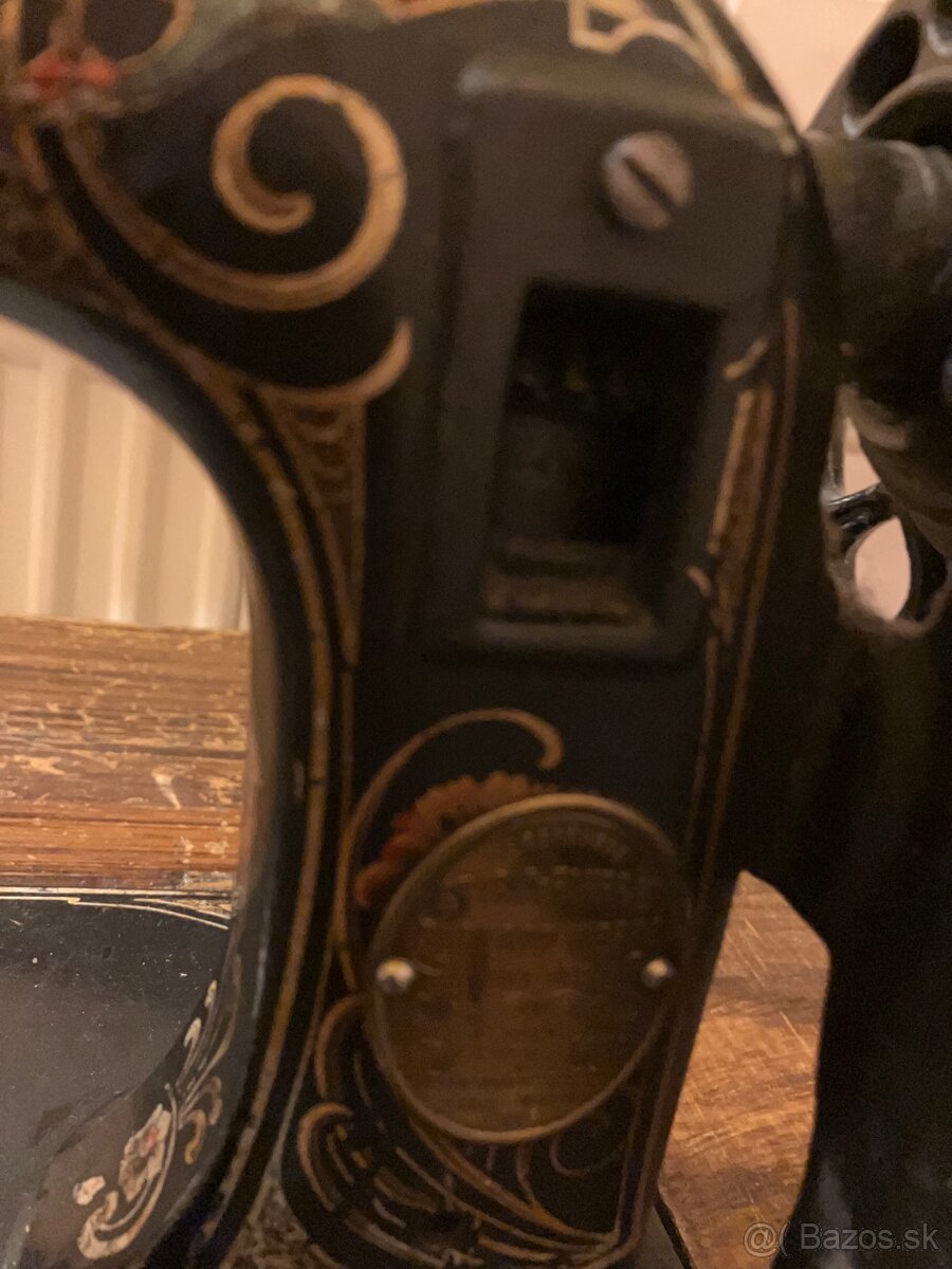 Starodávna šijací mašina Singer - 11