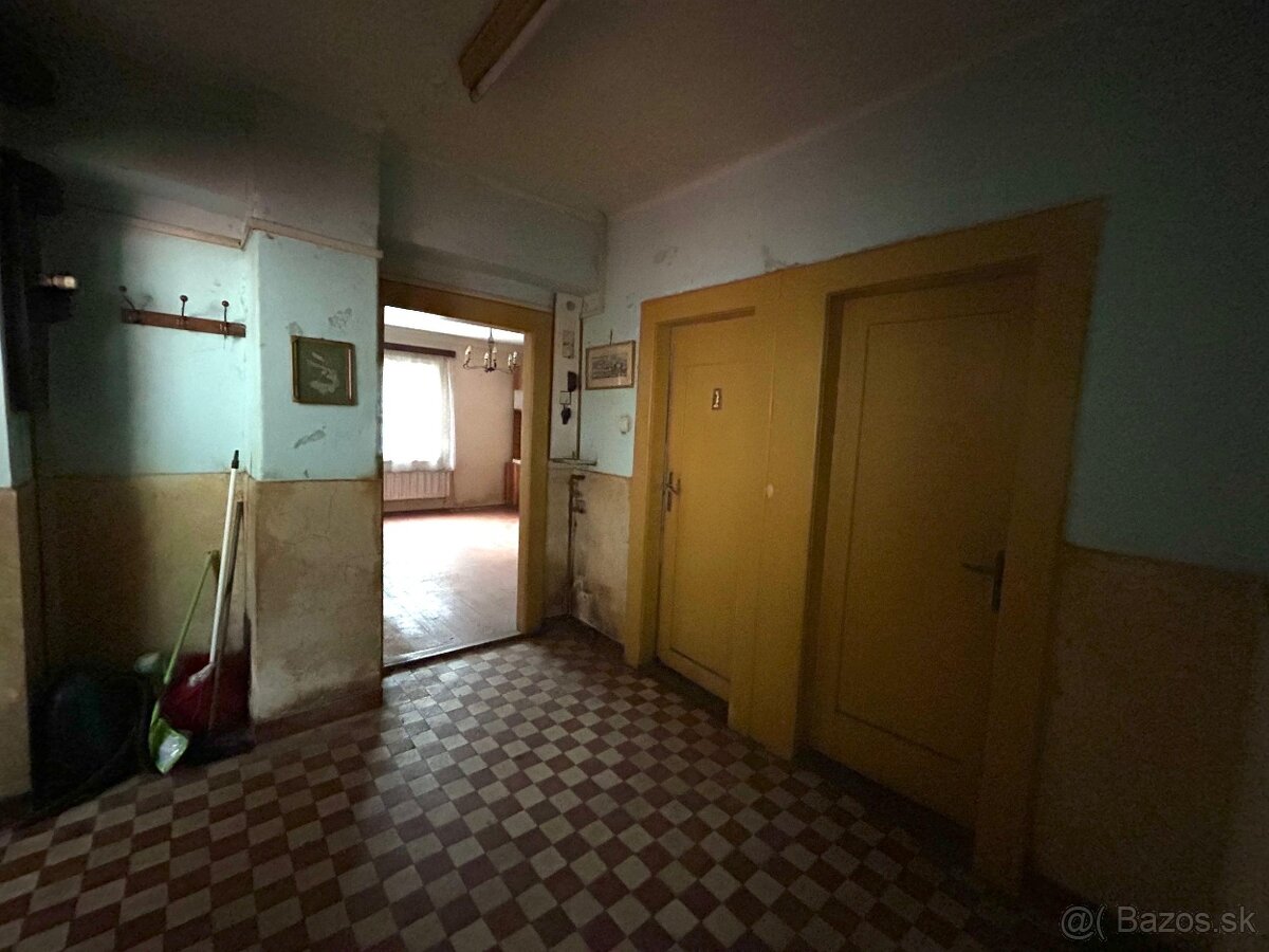 Rodinný dom v Likavke – skvelý základ na prerábku - 11