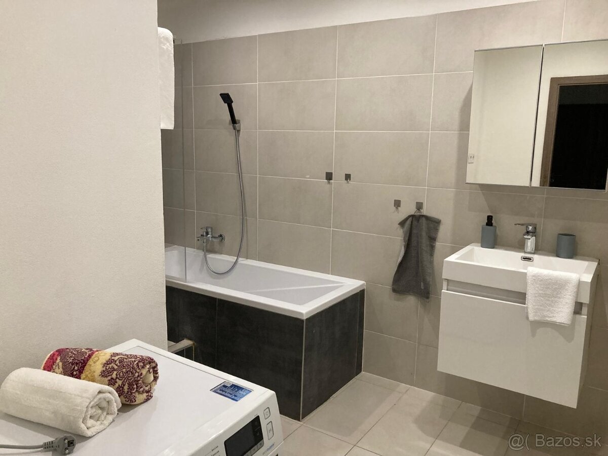 Na predaj priestranný 4 izb. byt v spodnej časti Klokočiny. - 11