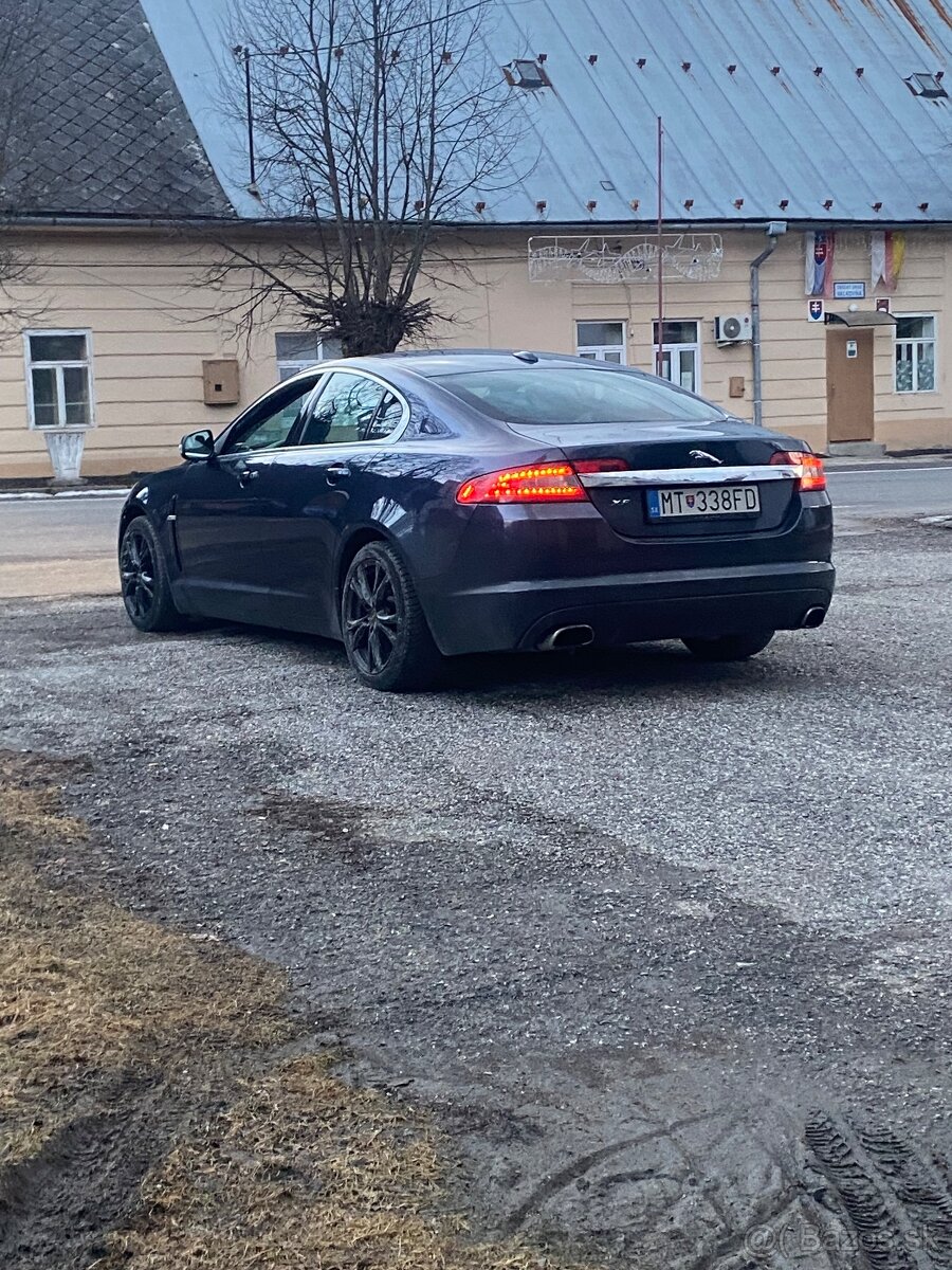 Jaguar XF - 11