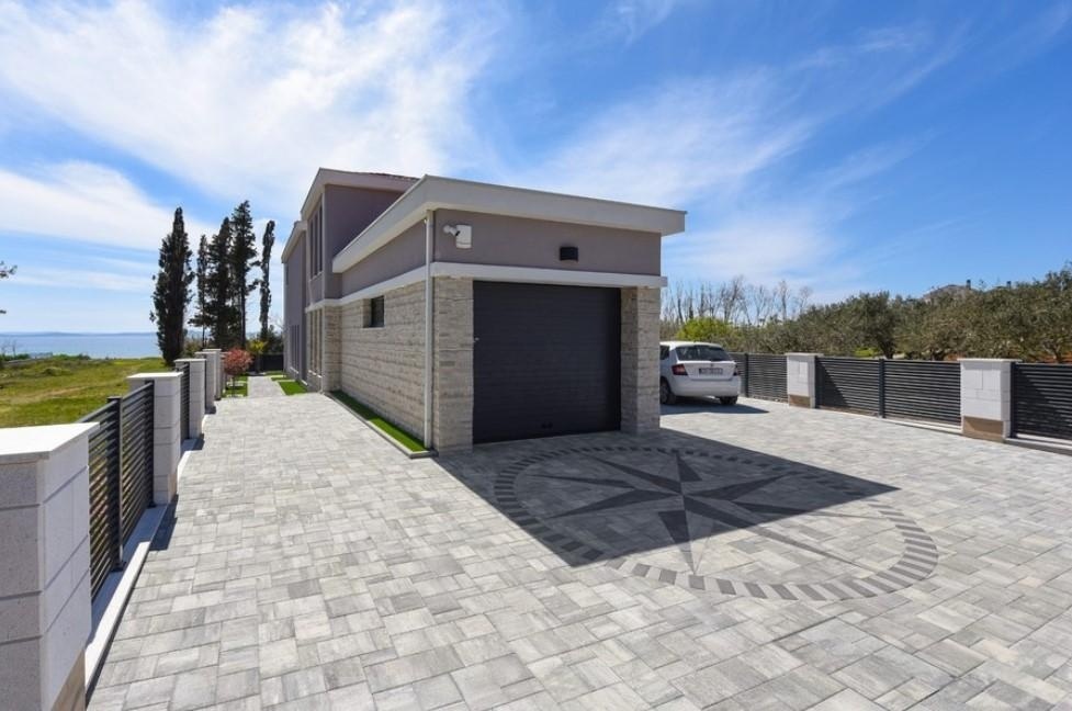 Chorvátsko luxusná vila s vyhrievaným bazénom 100 m od mora. - 11