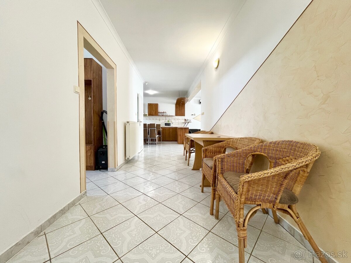PREDAJ rodinný dom Banka - 11
