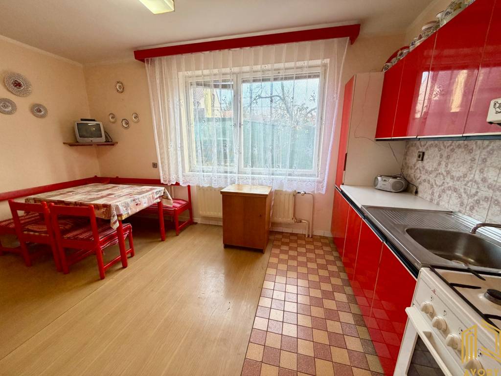 DVOJDOM, GARÁŽ, HOS. BUDOVA na pozemku 1140m² SENICA-KUNOV. - 11