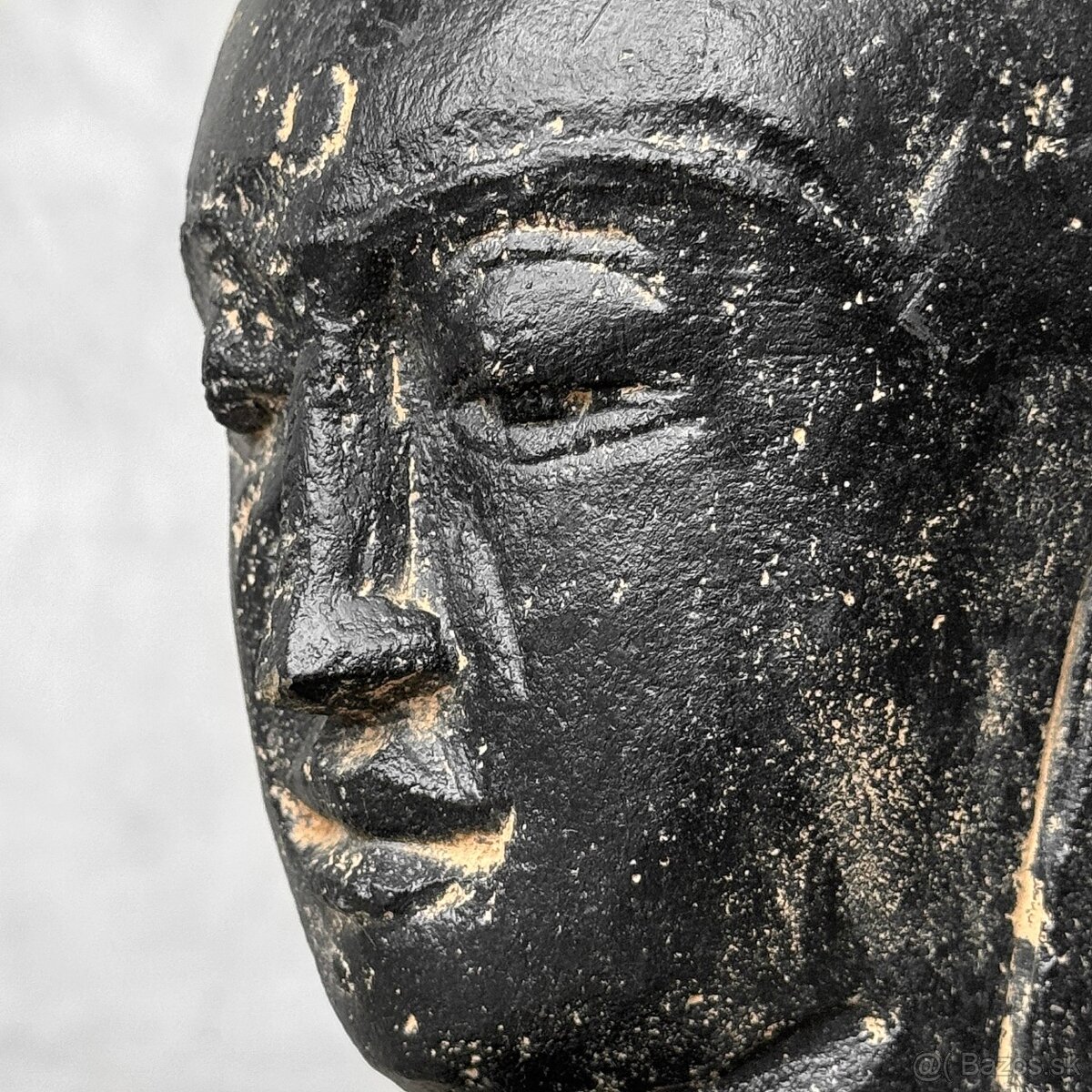 Ručne vyrezávaná lávová hlava Budhu z Jávy na stojane - 11