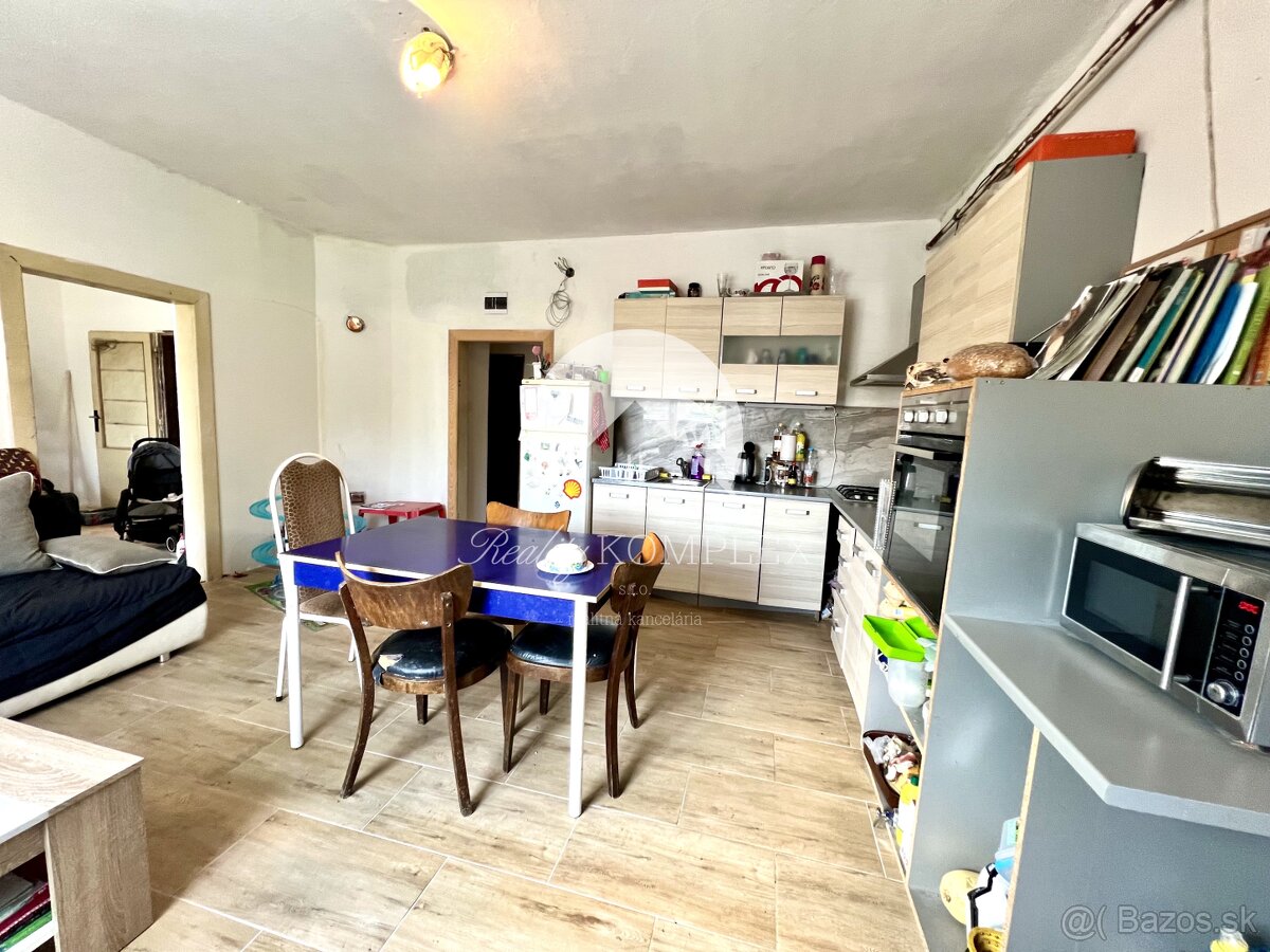 Reality KOMPLEX s.r.o. ponúka na PREDAJ priestranný 5-izbový - 11