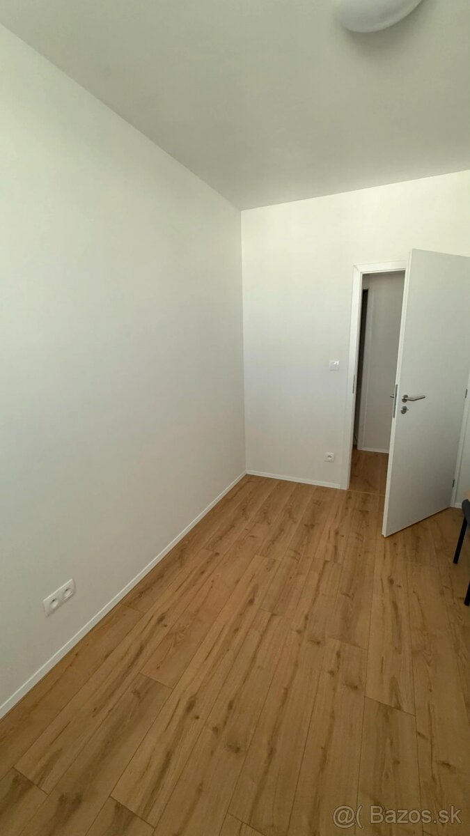 Na prenájom 3 izbový zariadený byt v Alžbetinom dvore - 11