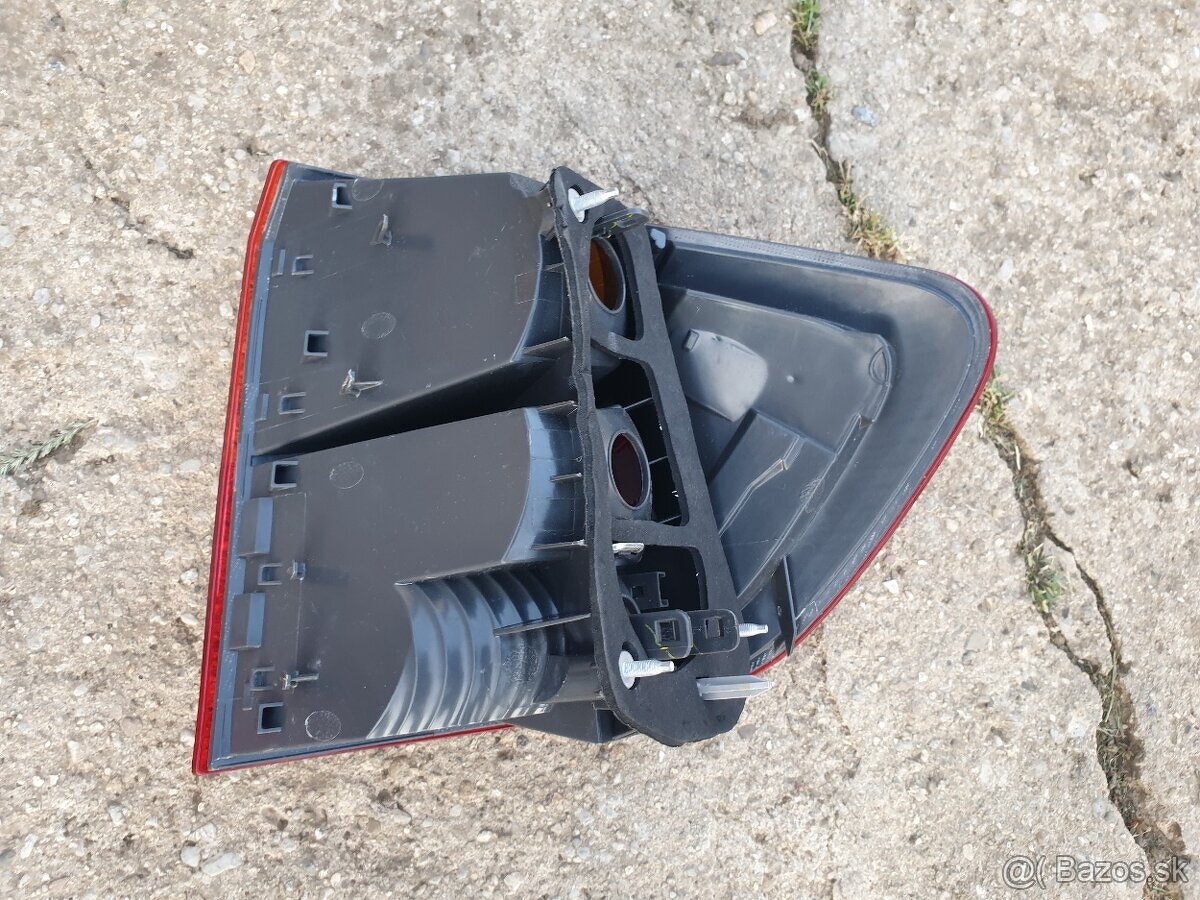 Predam rozne zadne svetla - 11