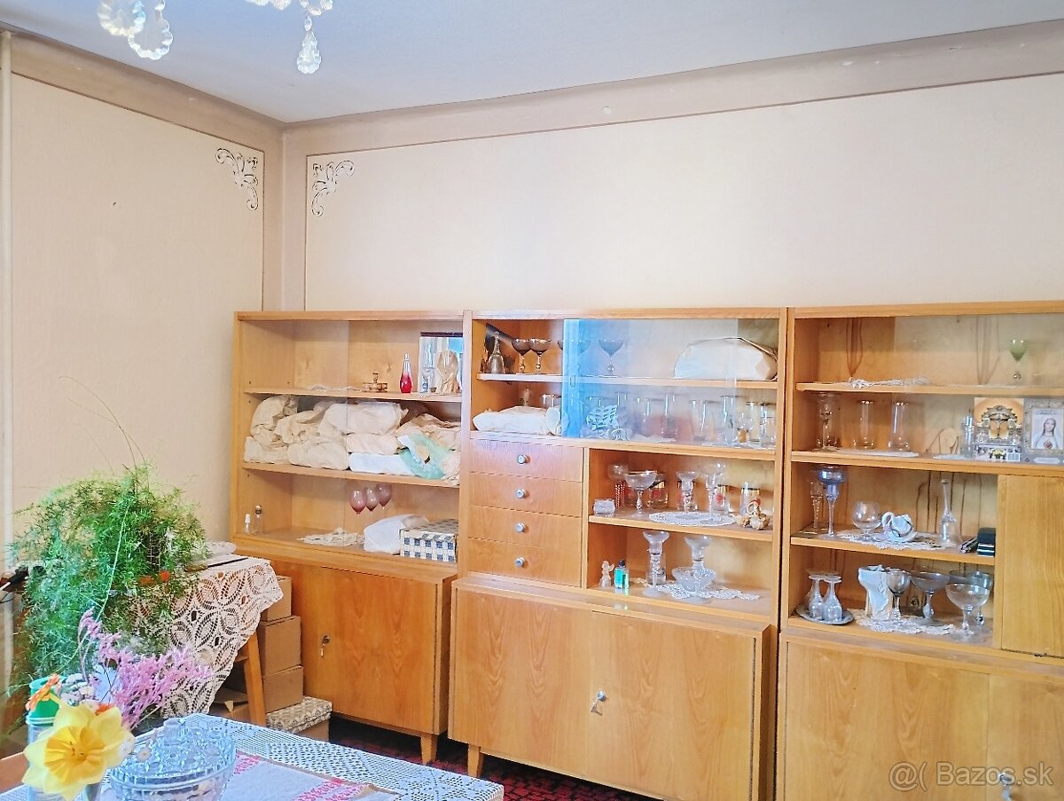 Dom vhodný na chalupu pod horou v okrese Poltár. - 11