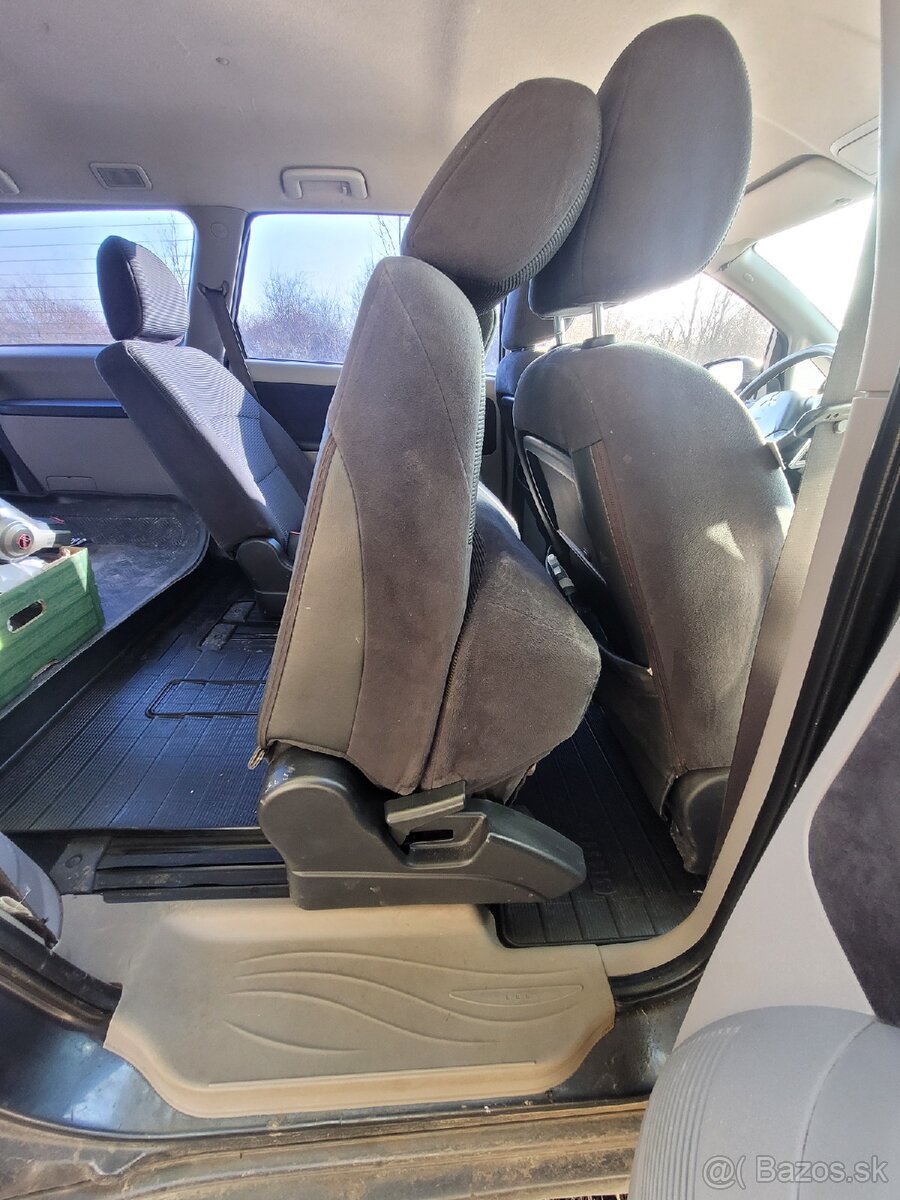 Mitsubishi Grandis - 11