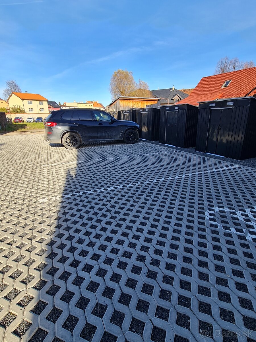 Na prenájom 3-izbový byt s balkónom a parkovacím miestom - 11