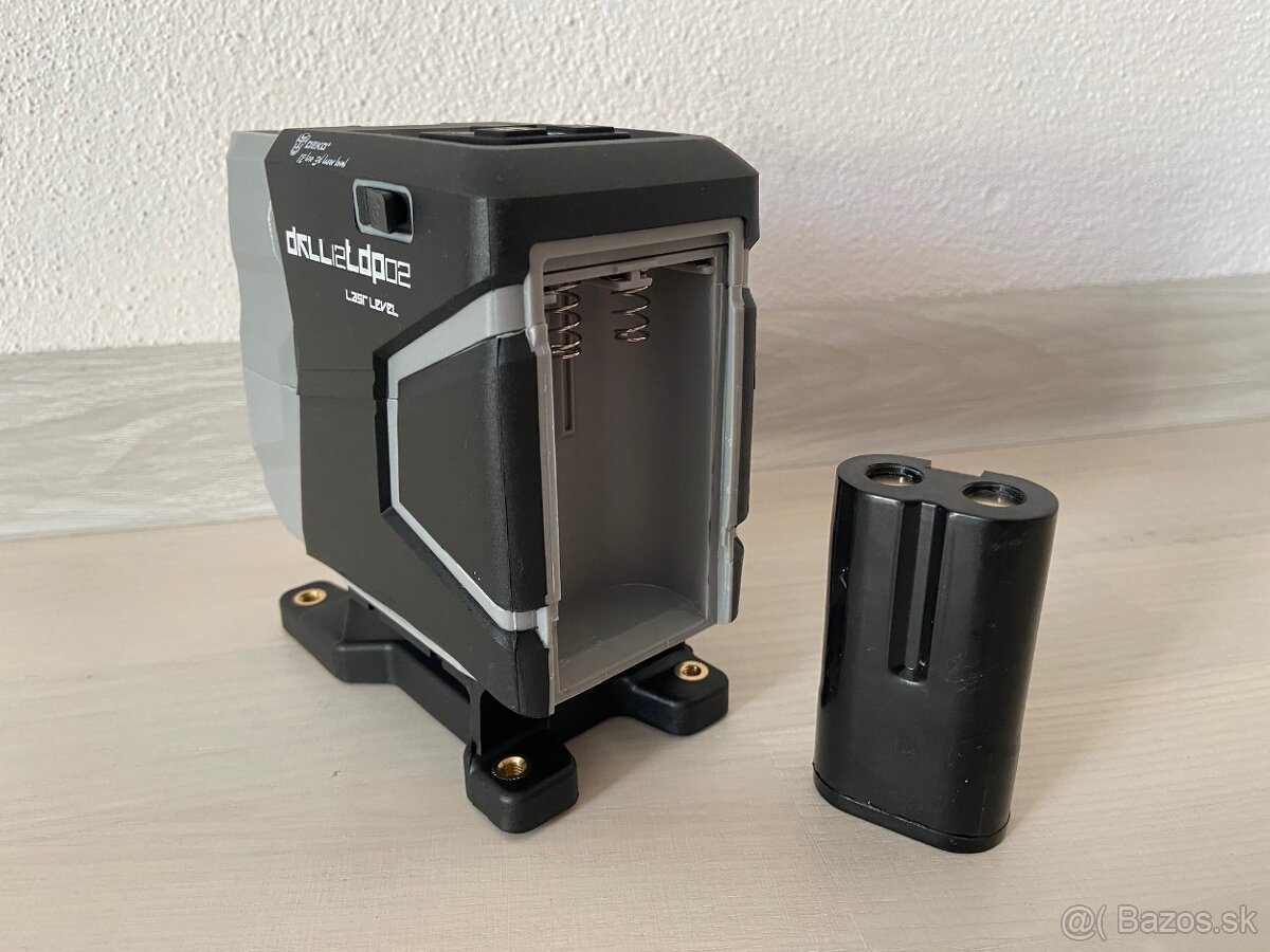 12 líniový krížový samonivelačný 3D laser - PROFI - 11