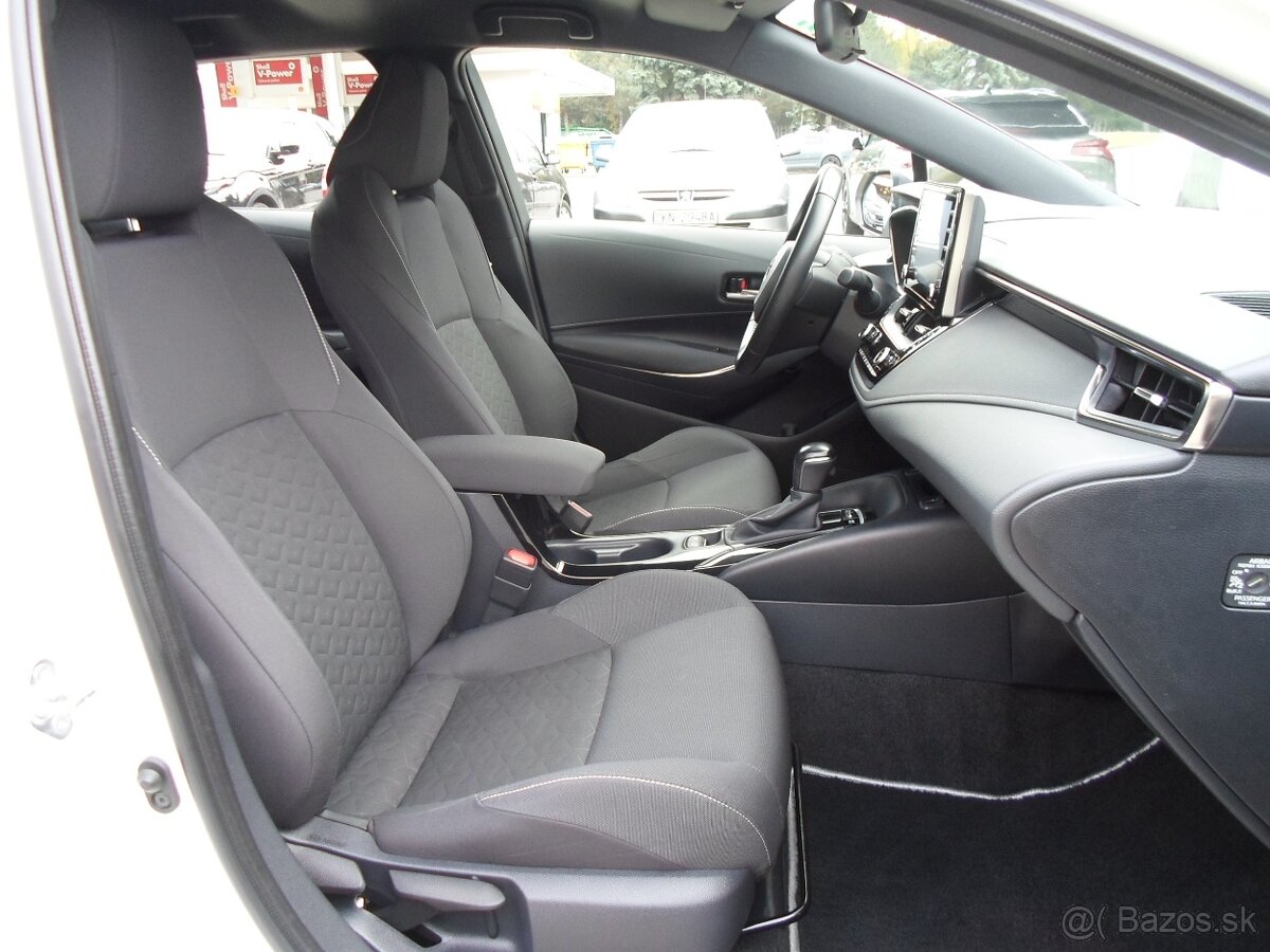 Toyota Corolla Combi 1.8 Hybrid e-CVT automat,kamera,navi,te - 11