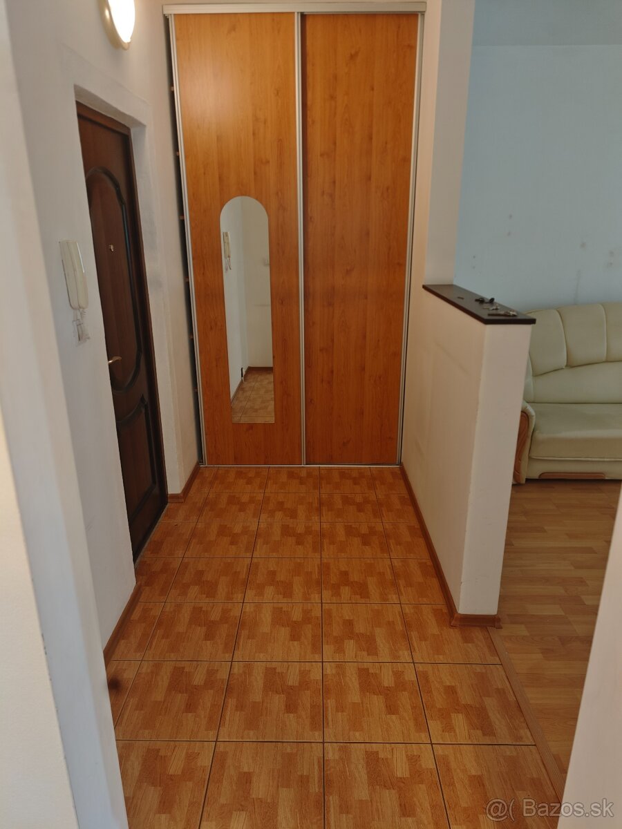 Predám 2. izbový byt s balkónom - 11