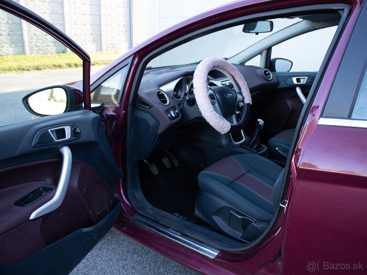 Ford Fiesta 1.4 TDCi DPF Titanium - 11